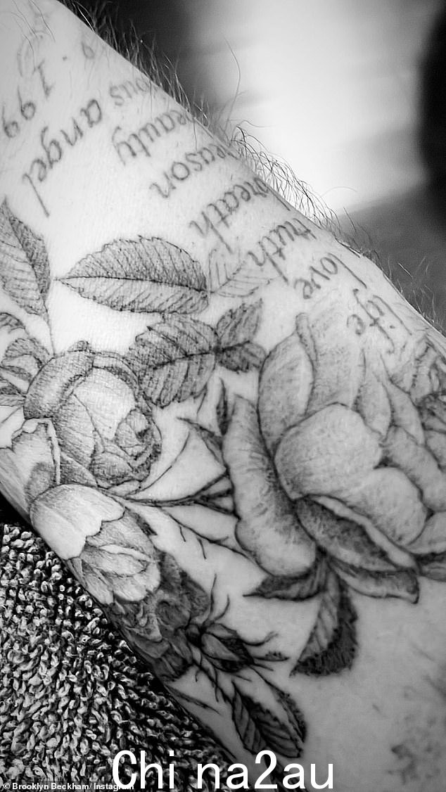 Inking:他最新的墨水,Brooklyn 得到时没有说,有几朵玫瑰和树叶