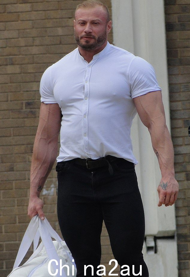 Eighteen-stone Danny Baldwinson, 32, 是 Hercules Olympia 比赛的前冠军