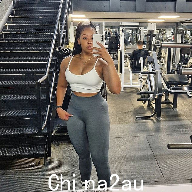 商学院毕业生 Aaliyah Baptiste,26 岁,一直抗议让他一个人待着,但被他无视了