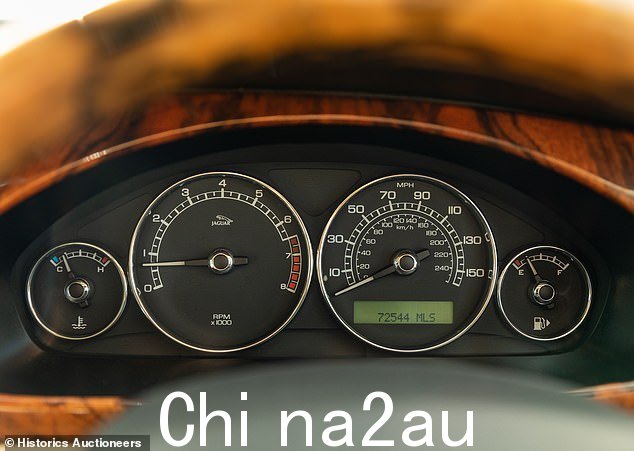 哇!根据 Historic Auctioneers 的说法,这辆车仅行驶了 72,544 英里,在去年 11 月卖给 CarFest 之前具有广泛的服务历史
