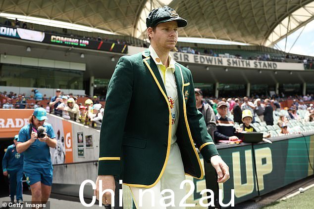 Smith 曾两次担任 Starc 的替补队长,一次是在 2021-22 赛季灰烬系列赛期间在阿德莱德对阵英格兰,另一场是去年 12 月对阵西印度群岛(上图)