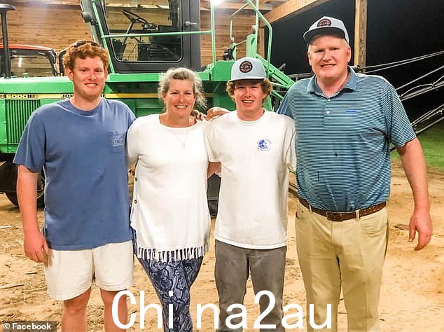 Buster、Paul、Maggie 和 Alex Murdaugh 在 Maggie 的 Facebook 上上传的照片,以纪念 2020 年父亲节