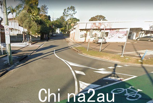 一名年轻人被警察刺伤后死亡,警方开始追捕肇事者