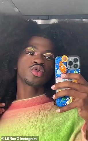 社交媒体:本周早些时候,这位引人注目的超级巨星出现在 Instagram 上自拍