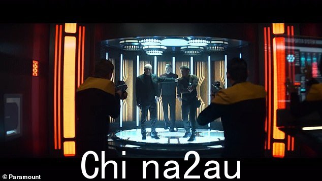 Escape: Seven 和 Shaw 然后试图将四名乘客传送到船上,但 Picard 的运输抑制器阻止了这一过程,因此他向他们发射了他的相位器。全部成功发射 aboard the Titan