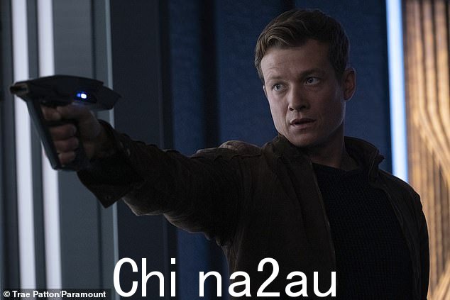 家族相似?皮卡德开始怀疑 Jack Crusher (Ed Speleers) 是否可能是他与前任 Beverly Crusher 博士 (Gates McFadden) 分享的秘密儿子