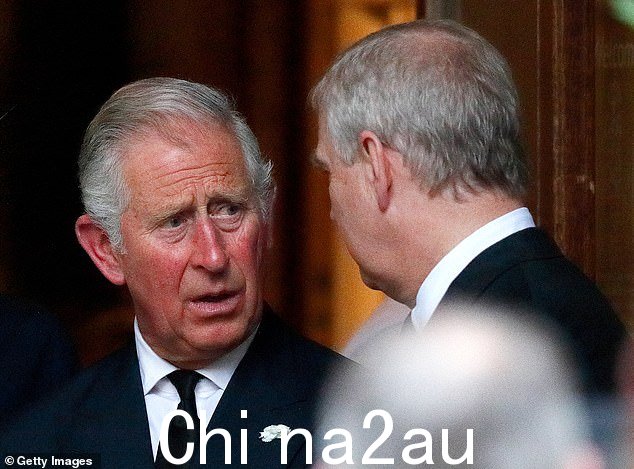 在国王表示他将在 4 月份削减安德鲁的 250,000 英镑津贴作为他降低王室成本计划的一部分之后,越来越多的建议他可能会被迫离开