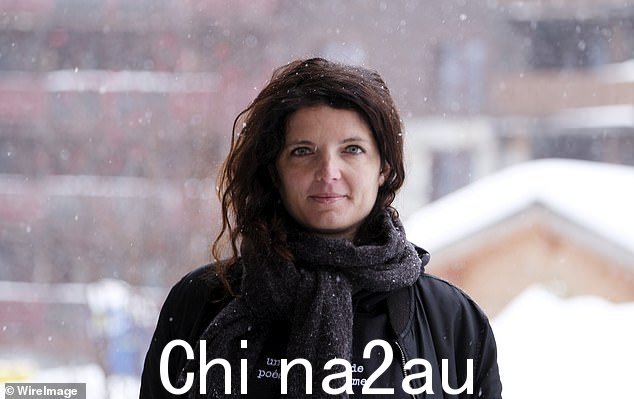 在一起很开心:Pete 在 2021 年 9 月举行的私人仪式上与在他的乐队中表演的 Katia(如图所示)结婚——就在他们确认订婚两天后