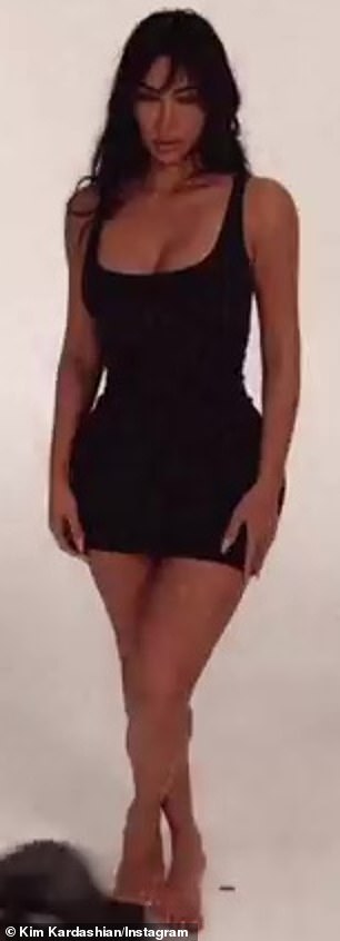 哇:粉丝们对她的最新造型感到挠头,有人最近在 Kim 的评论中写道:'@meganfox 是你吗?'