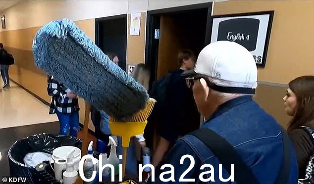 James 先生(如图)一直在享受他的退休生活,但在租金上涨后被迫在 1 月份重返工作岗位
