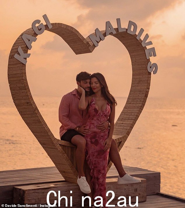 Loved-up:前爱情岛获奖者周五在 Instagram 上分享了他们阳光普照的假期中的一系列浪漫照片