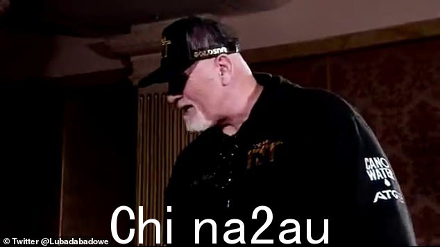 Fury 的父亲 John 很快走上台感谢 Paul 在战斗前做出的姿态