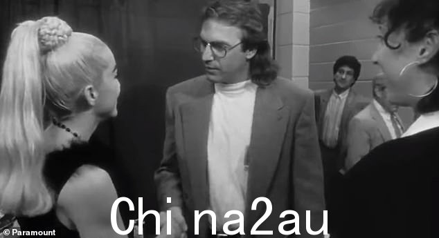'整洁':麦当娜在 1991 年纪录片《真心话大冒险》中的一个标志性场景中猛烈抨击了凯文科斯特纳,当时凯文科斯特纳在一场音乐会的后台拜访了她,称她的表演'整洁'