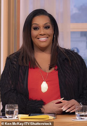 切换?据报道,Alison Hammond 被 ITV 的老板们安排在 This Morning 节目的首位接替 Holly Willoughby - 如果主持人要下台的话