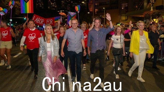 Anthony Albanese 成为第一位在同性恋狂欢节上游行的总理de 这是为期 17 天的 WorldPride 活动的头条新闻。图片:Twitter