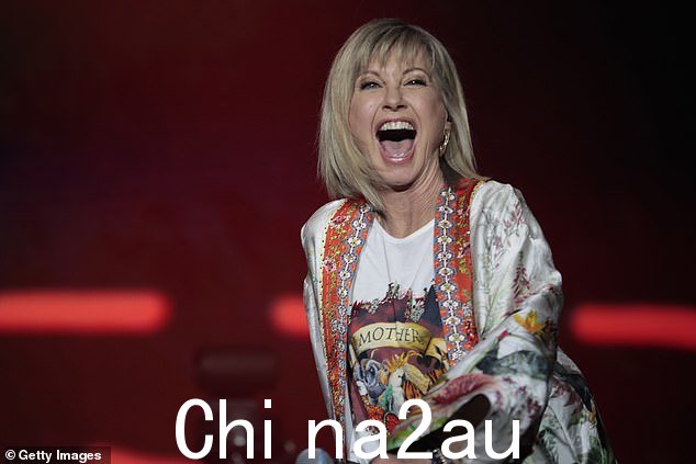 '奥利维亚对我来说太重要了。她确实是我开始表演的原因,我很幸运在我们第一次见面时就告诉了她,”她说。 Olivia is pictured