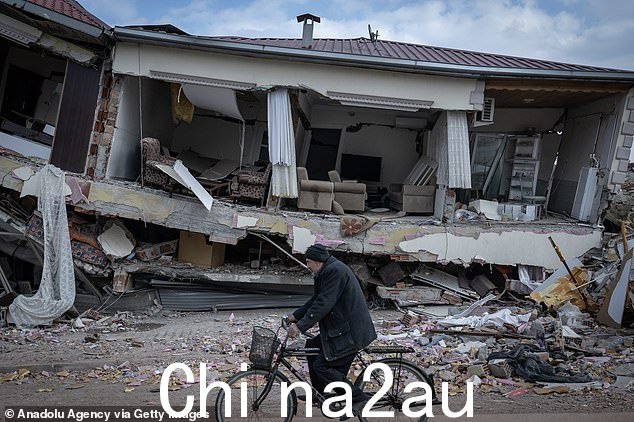 图:图区发生7.7和7.6级地震后倒塌的建筑物rkoglu in Kahramanmaras