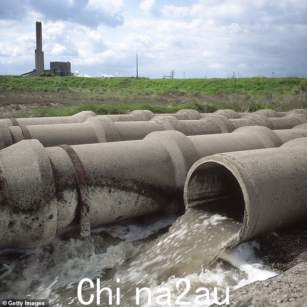 废水从工业园区排放到肯特的沼泽地