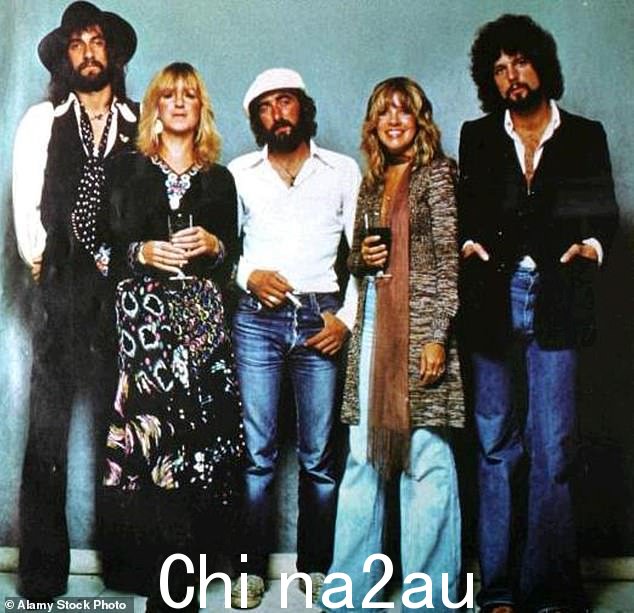 但在乐队 R 的末尾在 umours 巡演中,Nicks 在与已婚乐队成员 Mick Fleetwood 发生婚外情后,似乎看起来离家更近了。 >但在乐队的 Rumors 巡演即将结束时,Nicks 在与已婚乐队成员 Mick Fleetwood 发生婚外情后似乎更接近她的下一次约会</p> <img id=