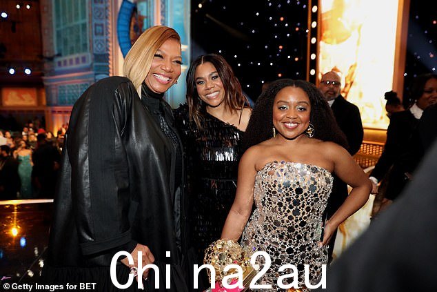 好朋友:Queen Latifah 与 Regina Hall 和 Quinta Brunson 合影留念