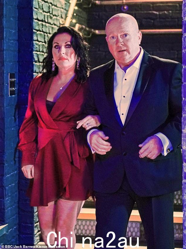 On-screen: Jessie 在节目中扮演 Kat Slater,Steve 扮演她现在的爱人 Phil Mitchell