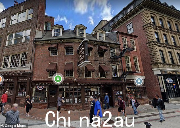 这对夫妇还拥有波士顿历史悠久的黑石街区,其中包括该市著名的联合牡蛎屋