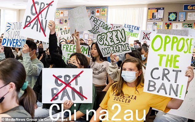 学校的 CRT 教学已被证明是有争议的,经常引发抗议