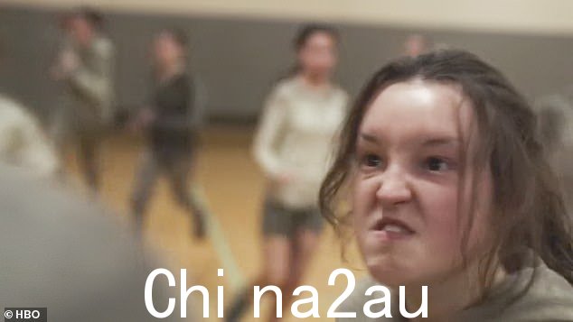 打脸:Ellie 被激怒了,打了 Bethany 的脸