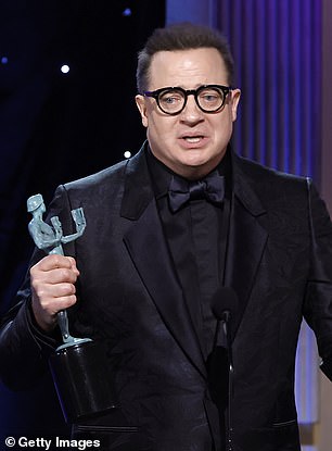 史诗:Brendan Fraser 在获得最高荣誉时以泪流满面的演讲享受他的复出时刻