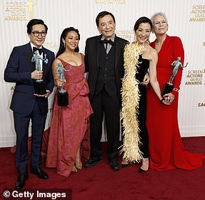 Top honours: Everything Everywhere All At Once 赢得了五个电影奖项中的四个