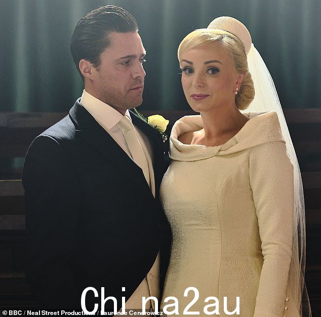 但不要害怕:虽然 Trixie(Helen George)已经嫁给了她的豪华男友 Matthew (Olly Rix),她将继续接生婴儿