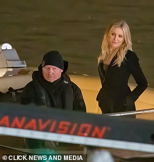 Sailor: Cameron 在自己接手控制之前由一名司机加入船上