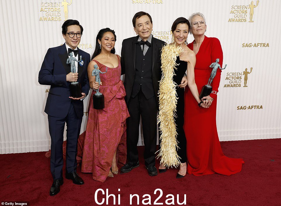 多么甜蜜:周日晚上举行的第 29 届美国演员工会奖几乎包揽了电影类别,杨紫琼、杰米·李·柯蒂斯和 Ke Huy Quan 都获得了认可