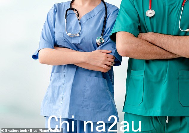 涂片检测每年可挽救大约 5,000 条生命,通过检查 HPV 和病毒对子宫颈细胞造成的潜在危险变化(库存图片)