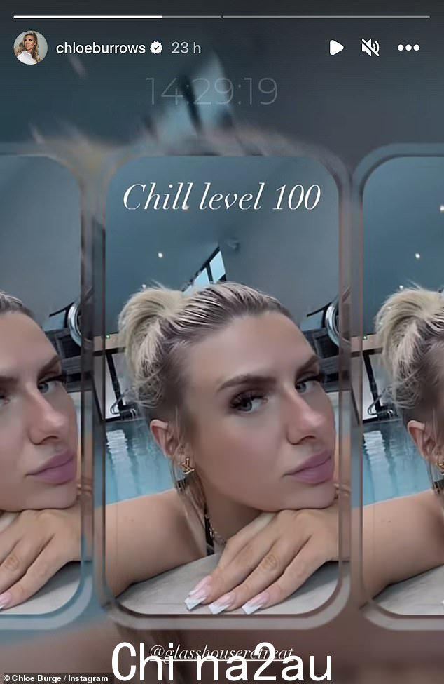 华丽:克洛伊 (Chloe) 将她的金发梳成马尾辫,并选择了自然的妆容,因为她为 Instagram 的自拍照摆姿势