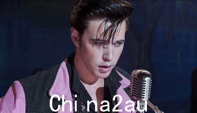 挣扎:这位 31 岁的演员告诉人们,在拍摄 El可见“我们在舞台上,我在唱 Never Been To Spain,而且,我们做了很多次,在某个时刻,我的声音,我只是失去了我的声音,”他分享道“class=