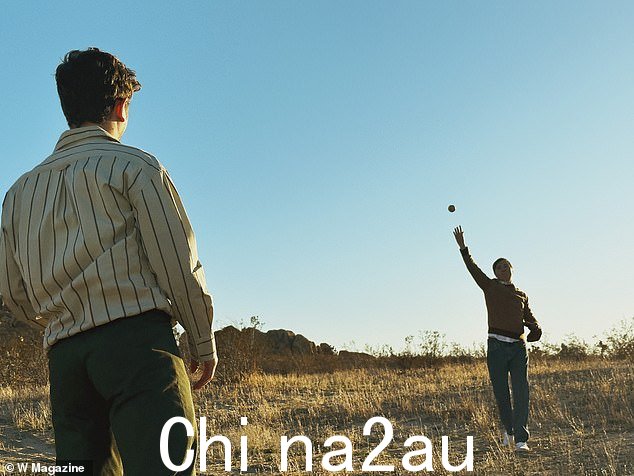 特别:关于他看到电影演员作为他的家庭成员所感受到的情感,他继续说道:'这是一种宣泄。我们根据蓝图重新创建了我长大的房子