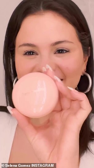 视频中的荧光笔和口红