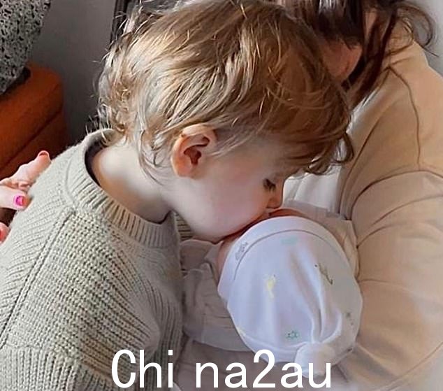 条件:但是与新生儿的家庭生活哈哈s 受到健康压力的影响,因为 Ronnie 和他们两岁的儿子 Jesse 都被诊断出患有 Usher 综合症
