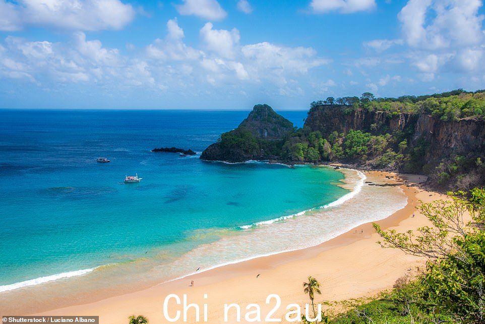 Baia do Sancho 位于巴西海岸费尔南多迪诺罗尼亚火山岛上,在 Tripadvisor 的 2023 年旅行者之选最佳海滩奖中被评为世界最佳海滩