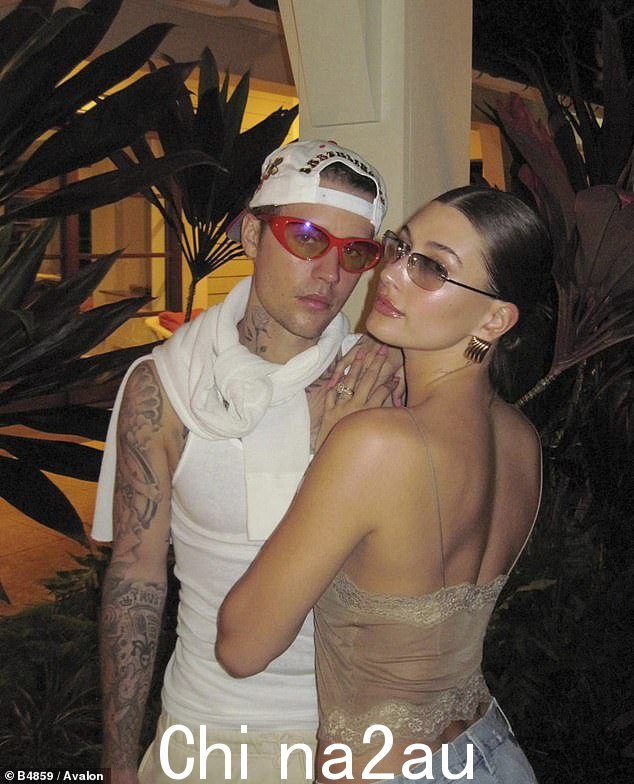 联盟:Hailey 和 Justin 于 2018 年 9 月在私人法院举行的婚礼上结婚,之后将举行更大的婚礼