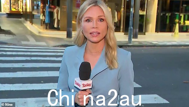 今日秀记者Lara Vella(如图)周三走上Double Bay街头