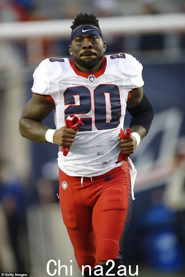 Stacy 在 NFL 打了三个赛季,两个赛季是在公羊队——在球队搬到洛杉矶之前——还有一个赛季是在纽约喷气机队。图为他在 2019 年为孟菲斯快车队效力