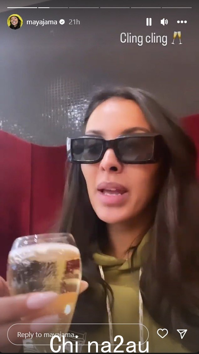 准备起飞:Maya 在起飞前在 Instagram 上分享了她在机场喝一杯的照片