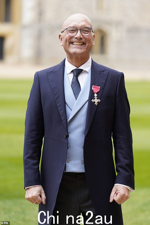 欣喜若狂:MasterChef 的格雷格华莱士 (Gregg Wallace) 和他的妻子抵达温莎城堡时因食品和慈善事业获得了 MBE