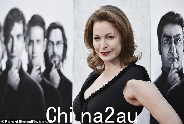 Esme Bianco 与 Manson 就一项联邦诉讼达成和解,她在诉讼中指控性、身体和情感虐待,双方都有律师。Bianco 的律师是山姆代表 Smithline 的律师