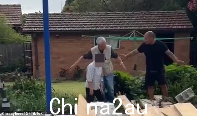 骚动激起了女子男伴的愤怒