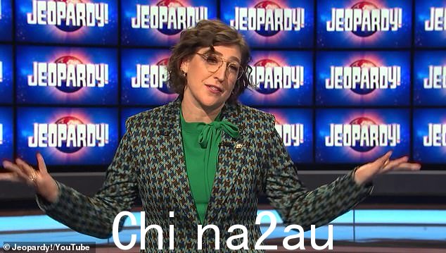 另一位粉丝说,'Mayim 在托管方面做得很好。有些人就是无法与主持游戏节目的女性打交道。我期待 Mayim 的表演'
