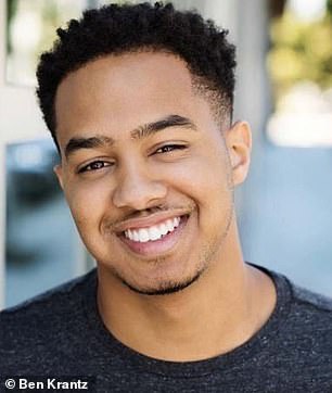 新角色:YouTuber Arif Zahir 接替了恶搞之家第 19 季的角色