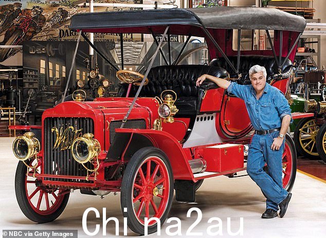 这辆车:'它是,它令人难以置信,'befor他开玩笑说:“发生什么事了,我正在修理一辆车,我满脸都是汽油,然后它着火了。我一直在吃一个火辣辣的多力托,当我咬它的时候,它把我的脸贴在了……' seen with his car